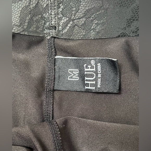 Hue Lacy Leatherette Leggings Size Medium NWOT - Picture 5 of 7